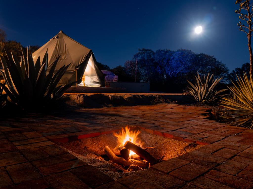 a tent and a campfire at night at Sarab Hotel in Ensenada