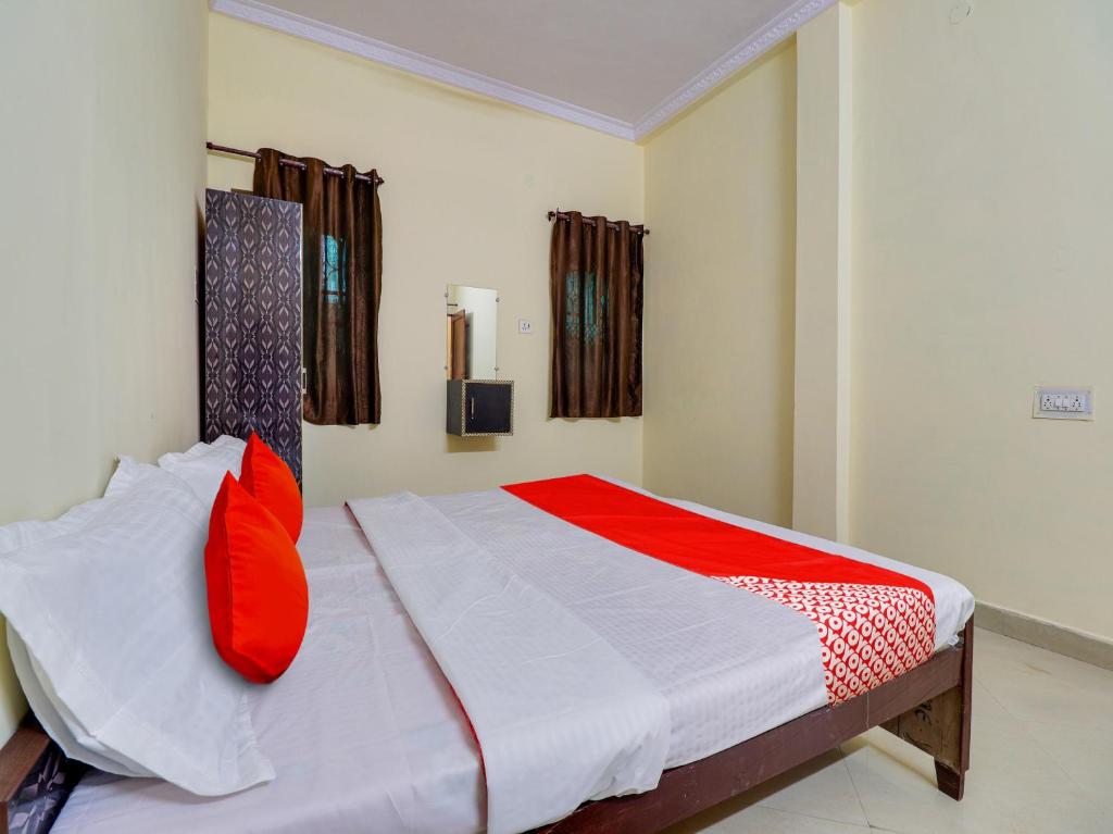 OYO Flagship Hotel Gurukripa Inn - Housity