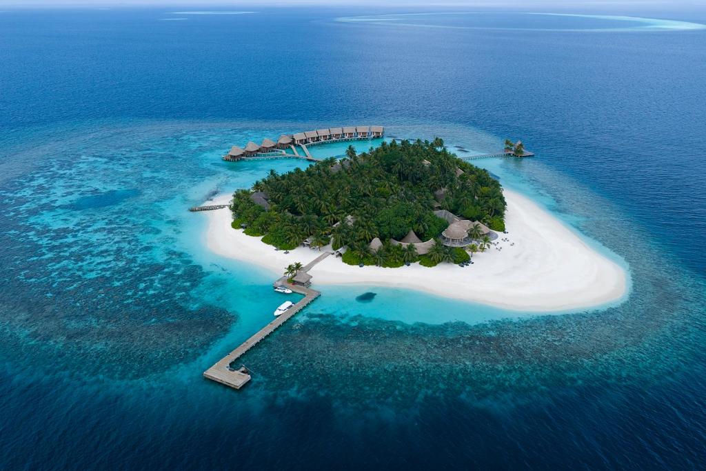 an island in the middle of the ocean at Kandolhu Maldives in Mushimasgali