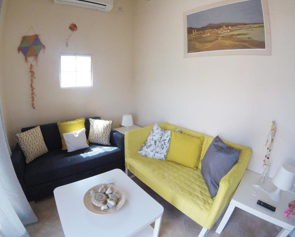 Χώρος καθιστικού στο Arapakis Apartment