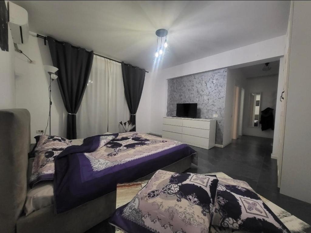 a bedroom with two beds in a room at Apart 1 Dragonul Rosu - Spital Fundeni in Dobroeşti