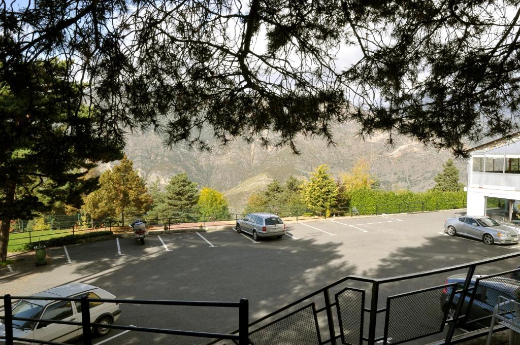 Nespecifikovaný výhled na hory nebo výhled na hory při pohledu z hotelu