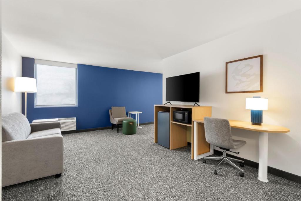 Spark By Hilton Muskogee - King Room With Sofa Bed - Non-Smoking