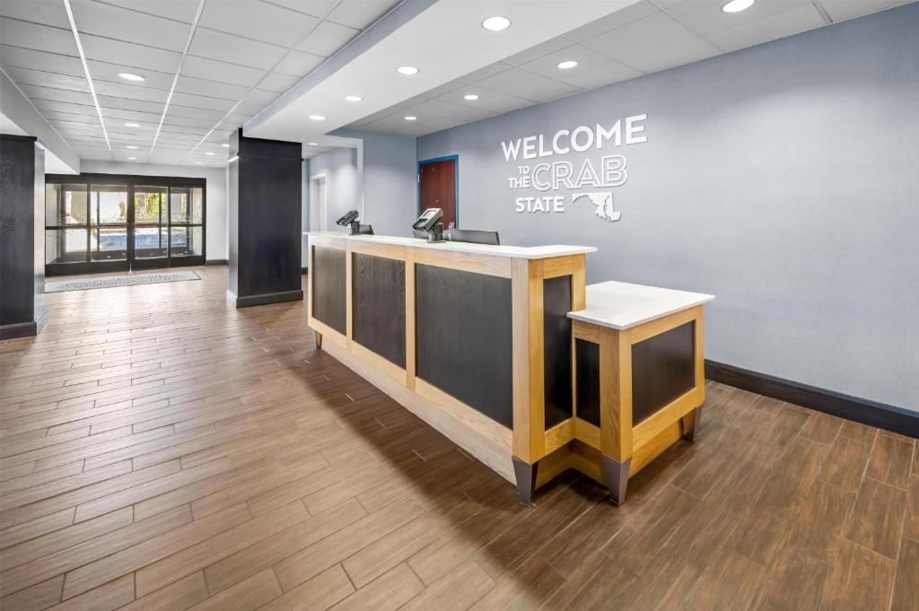 Hampton Inn and Suites Camp Springs photo