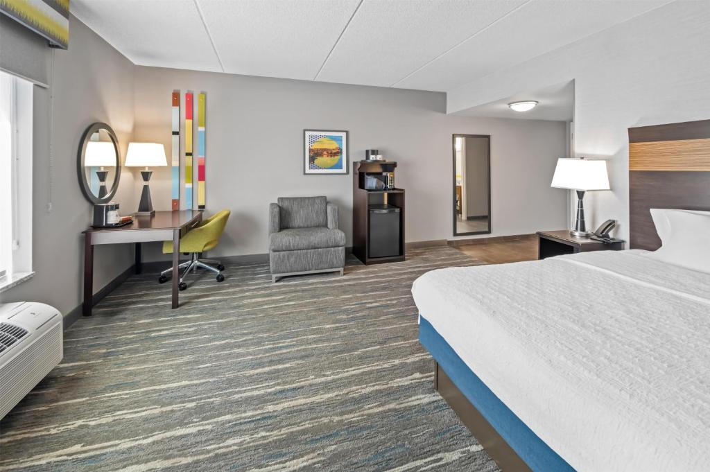 Hampton Inn and Suites Camp Springs photo