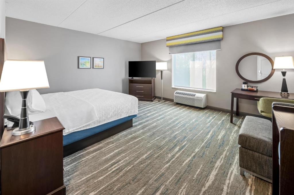 Hampton Inn and Suites Camp Springs photo