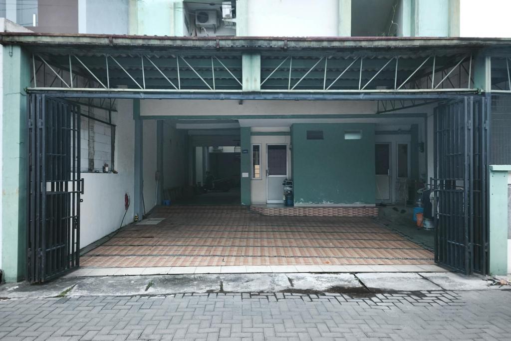 an entrance to a building with an open gate at INNCA Singa Utara, Semarang in Alastuwo