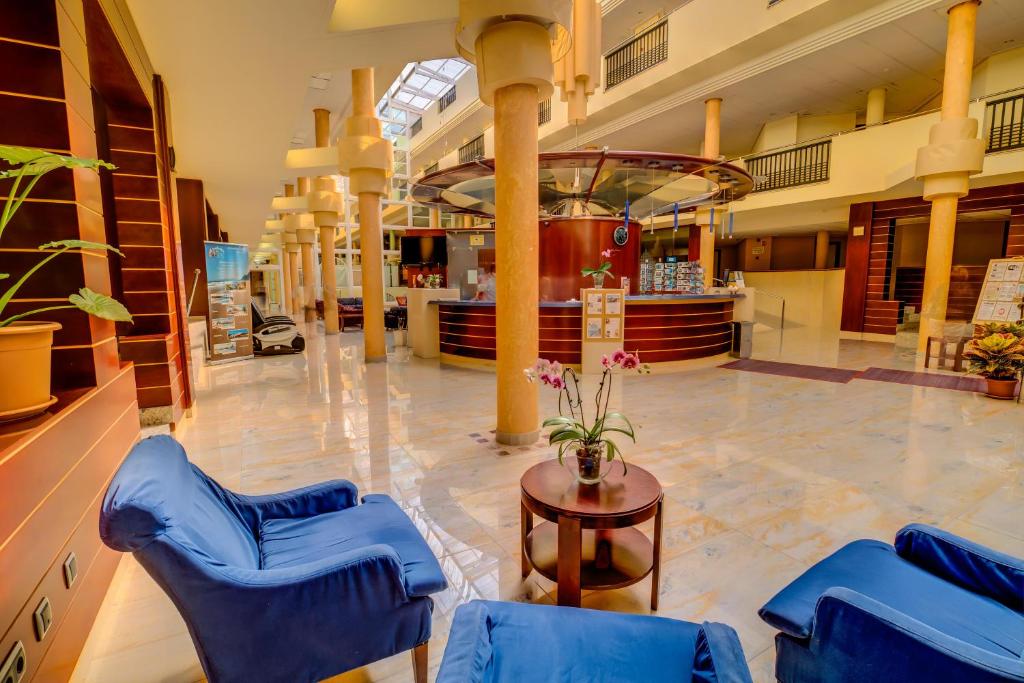 Posezení v ubytování SBH Crystal Beach Hotel & Suites - Adults Only