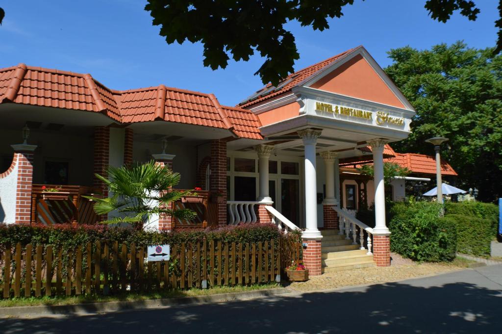 a house with an orange roof at Hotel und Restaurant Feustel in Plauen