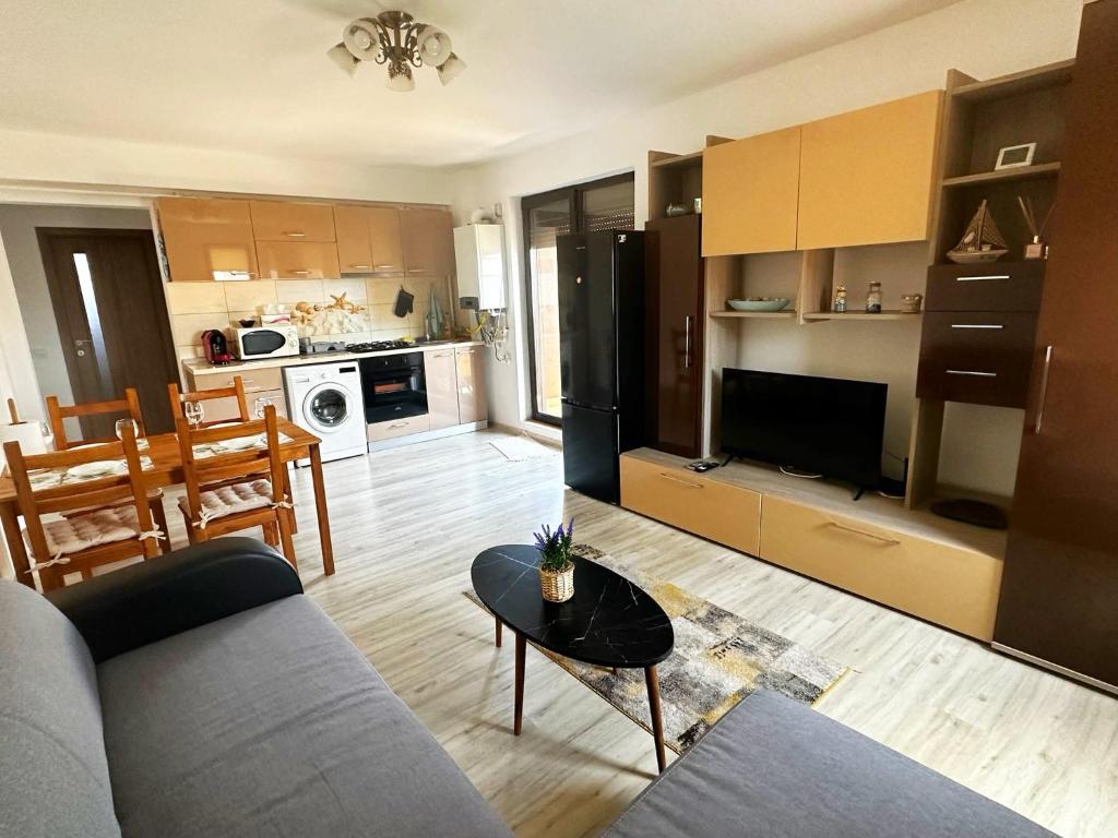 a living room and kitchen with a couch and a table at La Playa Residence in Năvodari
