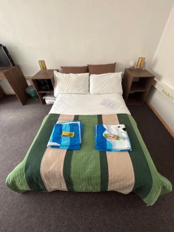 a bedroom with a bed with two containers on it at LUMON Ultra Central Apartman in Târgu-Mureş