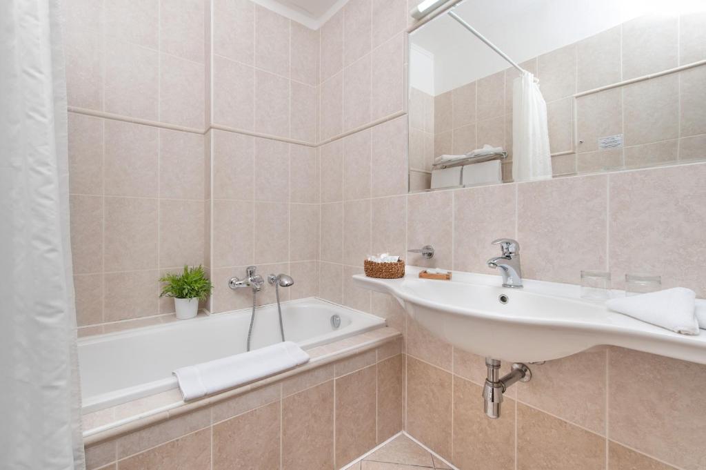 April hotel Panorama - 18