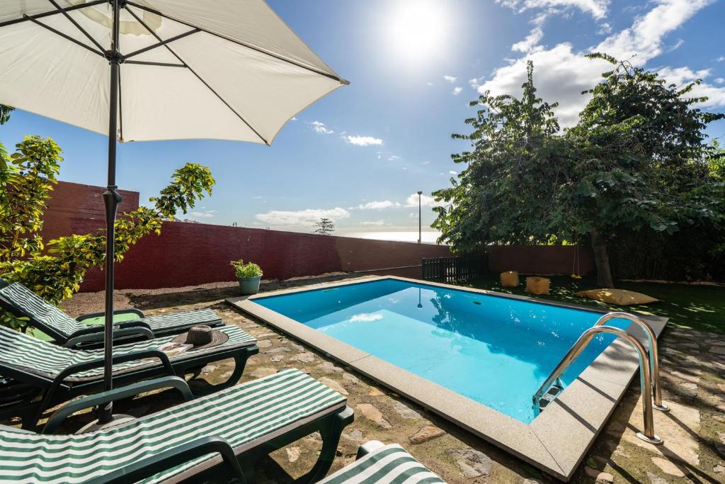 Casa da Anoneira by an island apart