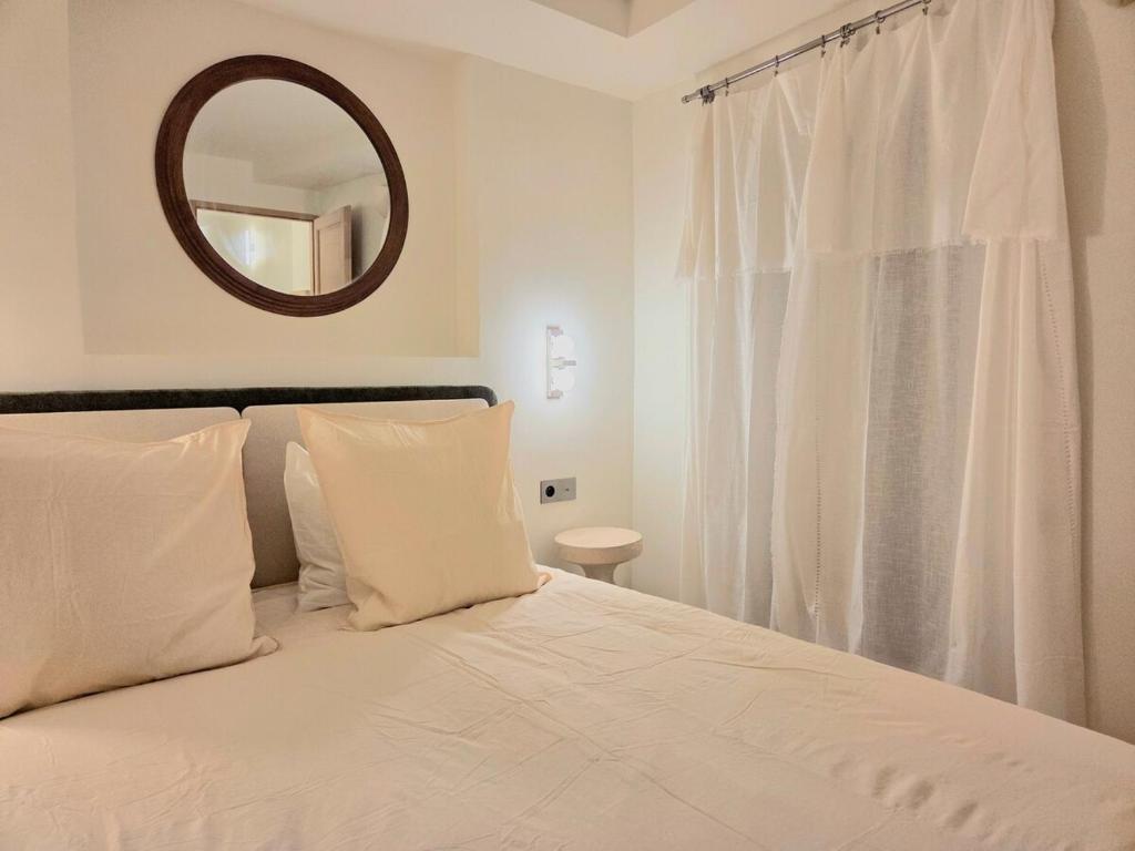 Logement elegant avec patio prive et climatisation
