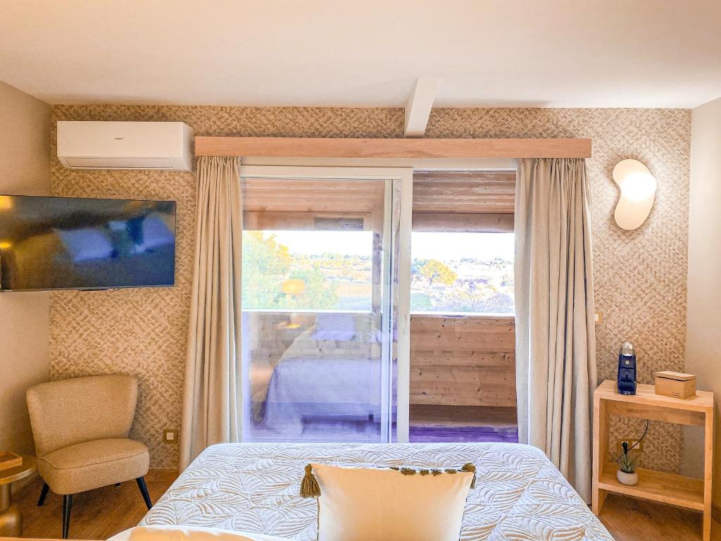 Château le Bouïs - Deluxe Double Room With Balcony And Sea View