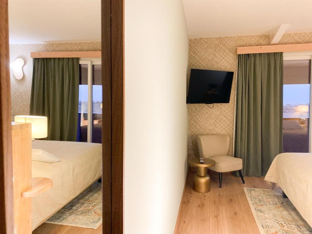 Château le Bouïs - Deluxe Triple Room With Sea View