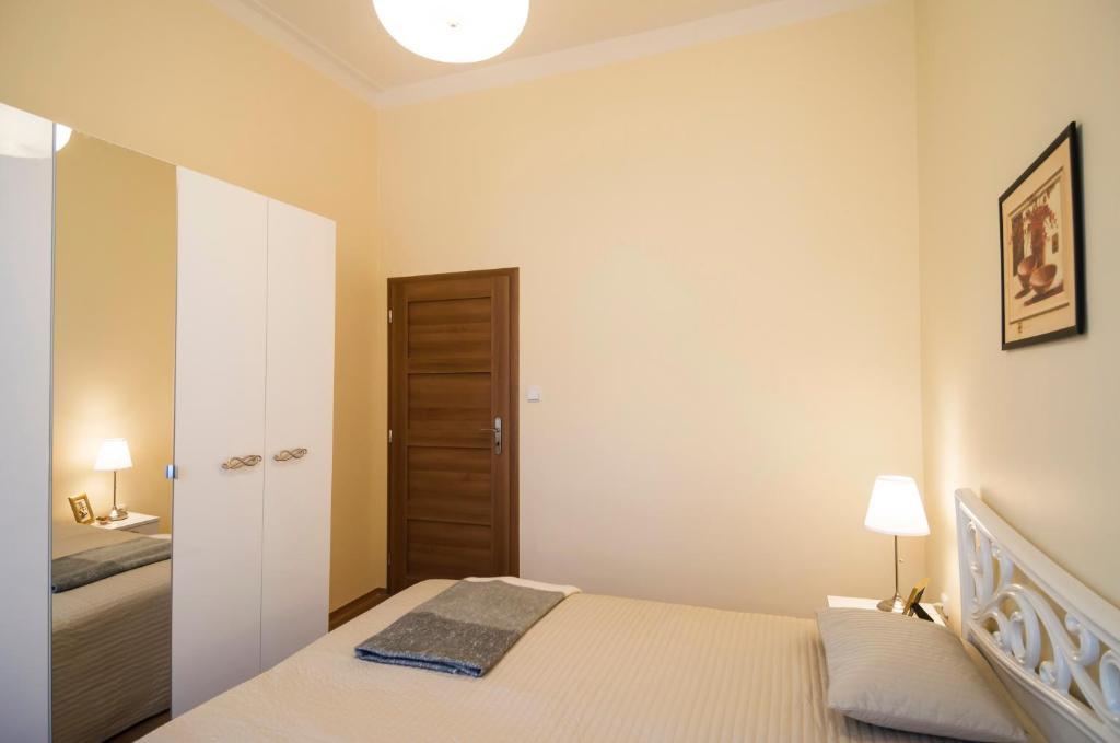 Postel nebo postele na pokoji v ubytování Apartment Za Poricskou branou