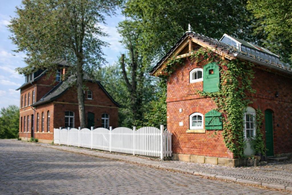 Bahnhof Droyßig - Übernachten im Denkmal - Housity