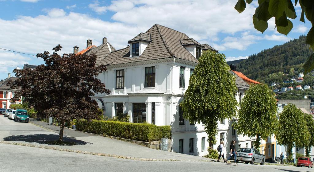 Nespecifikovaný výhled na hory nebo výhled na hory při pohledu z hotelu