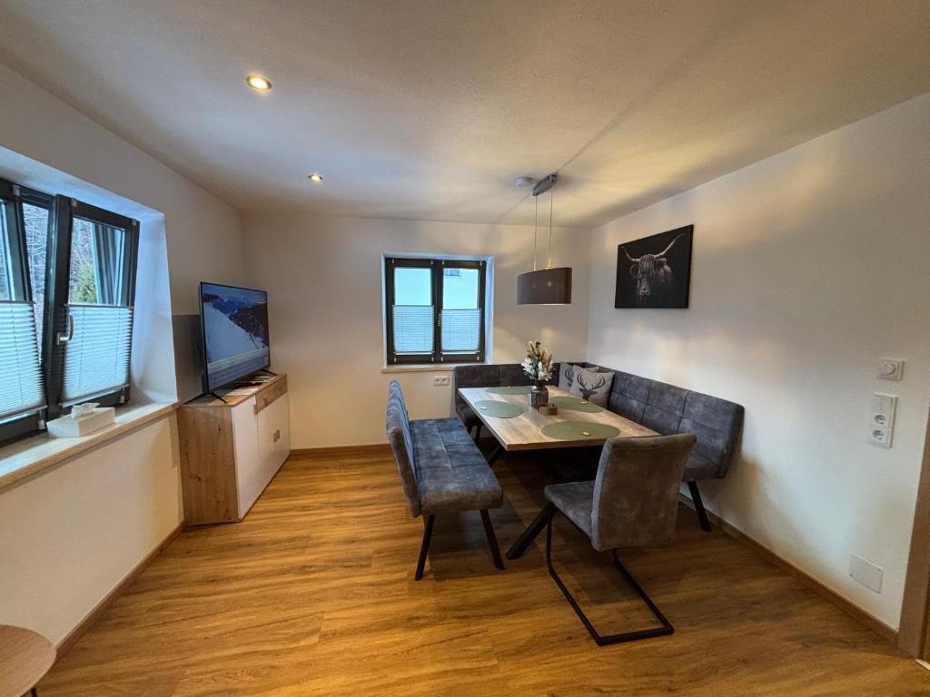 a dining room with a table and chairs at Appartement Steinbergrose in Leogang