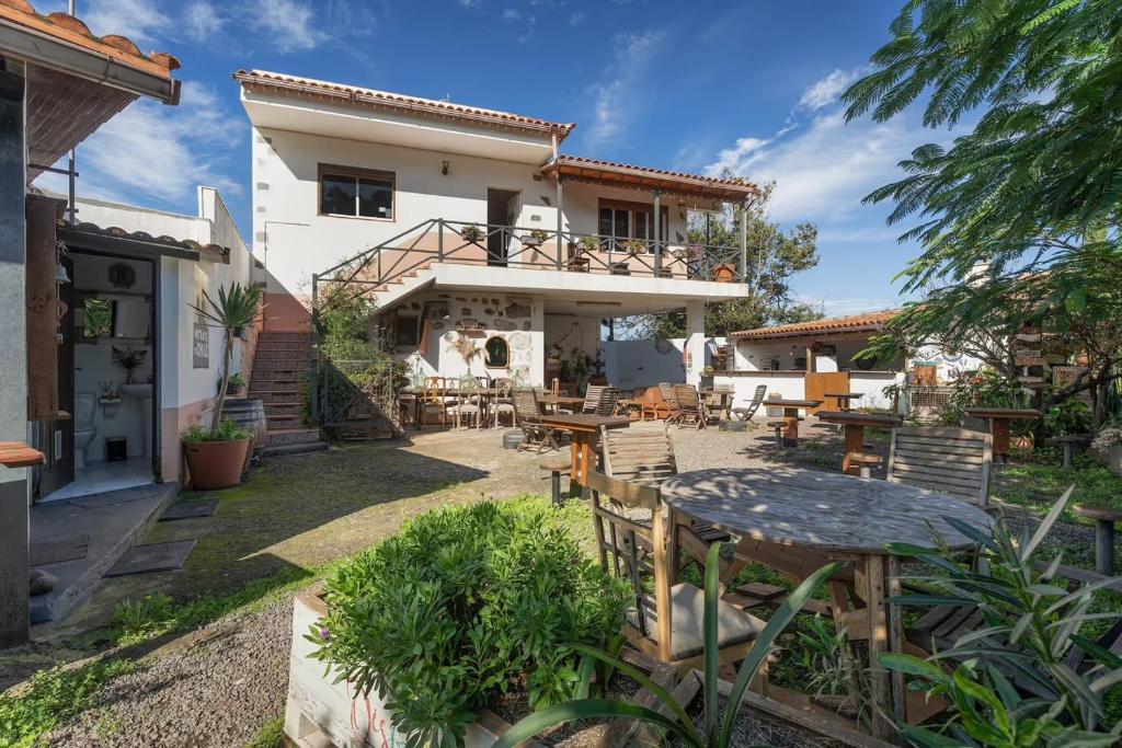 a house with a patio with tables and chairs at El Sueño de Mamá in Tegueste