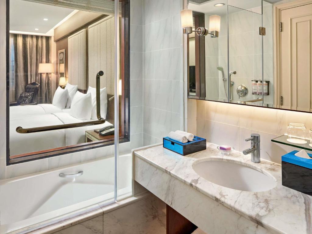 Deluxe King Room - Complimentary daily chocolate hour 5-6pm