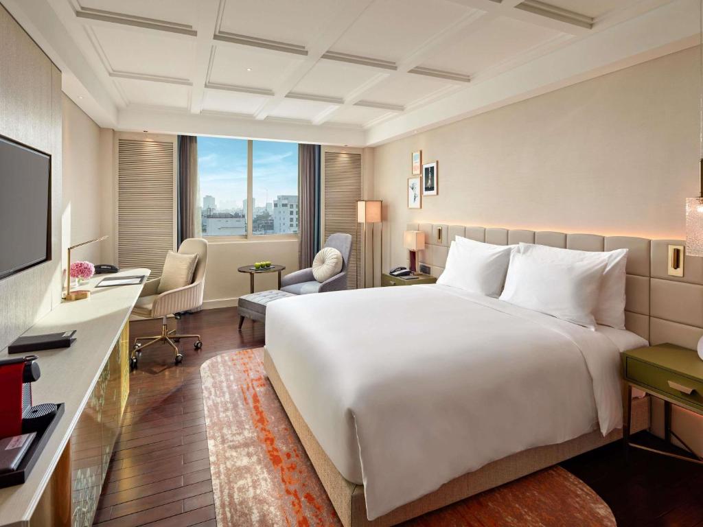 Executive King Room with Lounge Access - High Floor - Complimentary daily chocolate hour 5-6pm