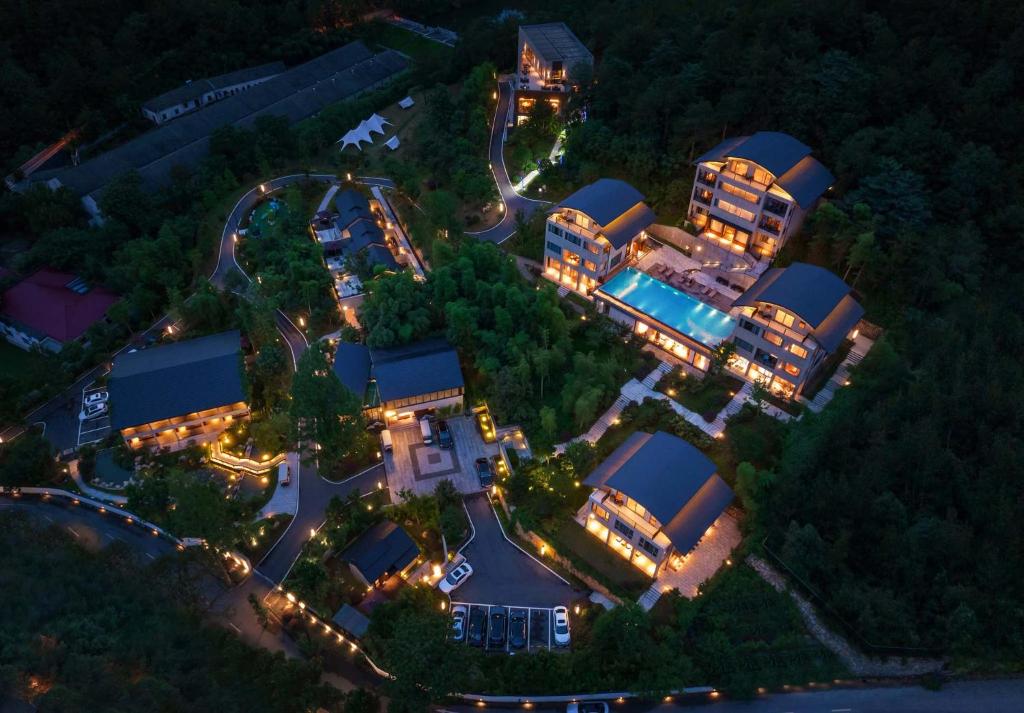 an overhead view of a resort at night at Anji Peiyi Lingfeng Vacation Hotel in Anji