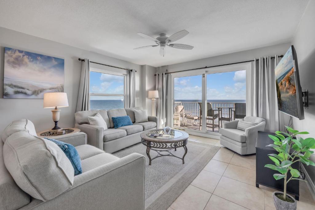 Direct oceanfront penthouse 2/2 with gorgeous corner condo views, a ...