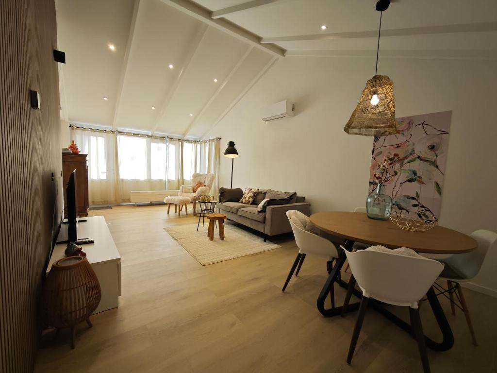 a living room with a table and a couch at Vakantiewoning Hemme Limburg in Simpelveld