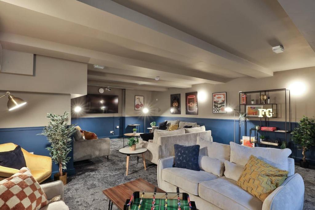Student Only - Francis Gardner Studios - London, London (updated prices ...