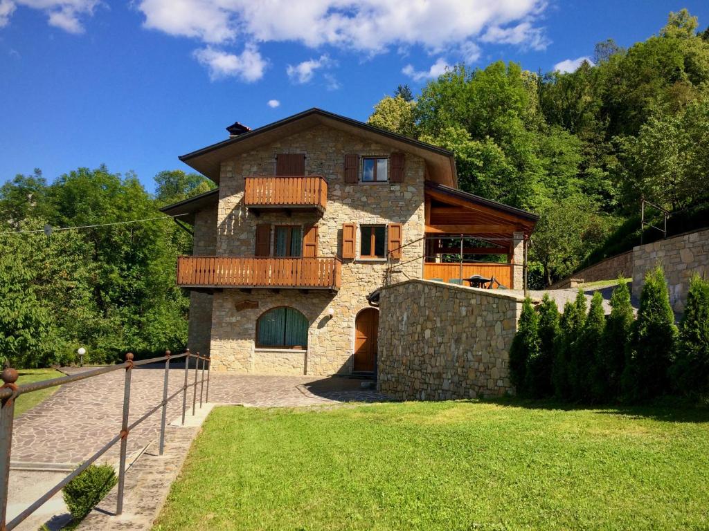a large stone house in the middle of a yard at Casa Martina in Zogno