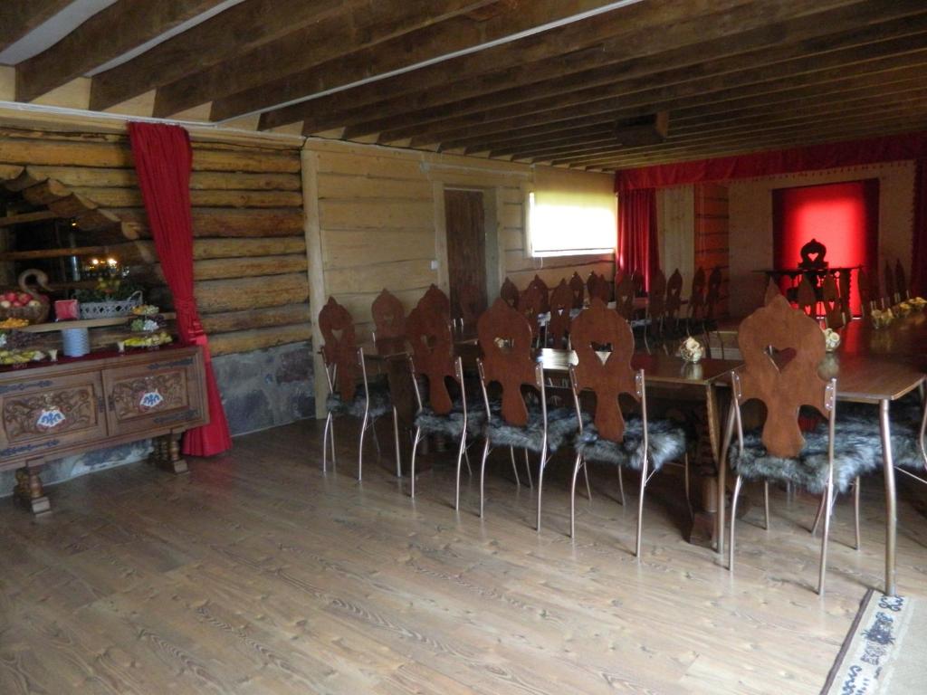 Restaurace v ubytování Õuna Puhketalu