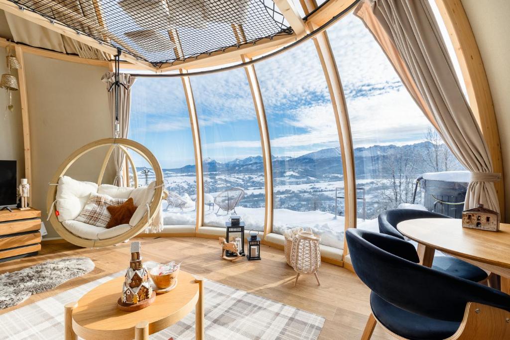 Výhled na hory při pohledu z luxury tent Zako Glamp & Jacuzzi, Ząb