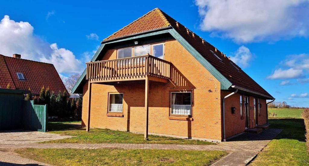 a house with a balcony on top of it at LHMW19A03-FeWo-Seglerfruend-III in Westerbergen
