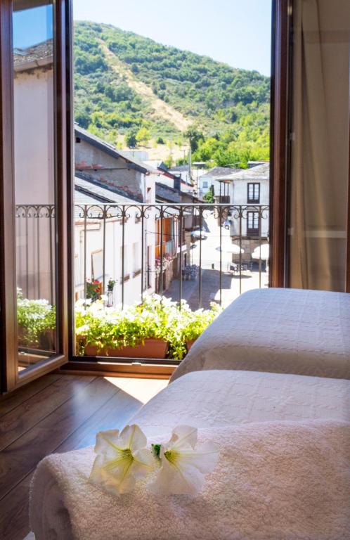 Nespecifikovaný výhled na hory nebo výhled na hory při pohledu z hotelu