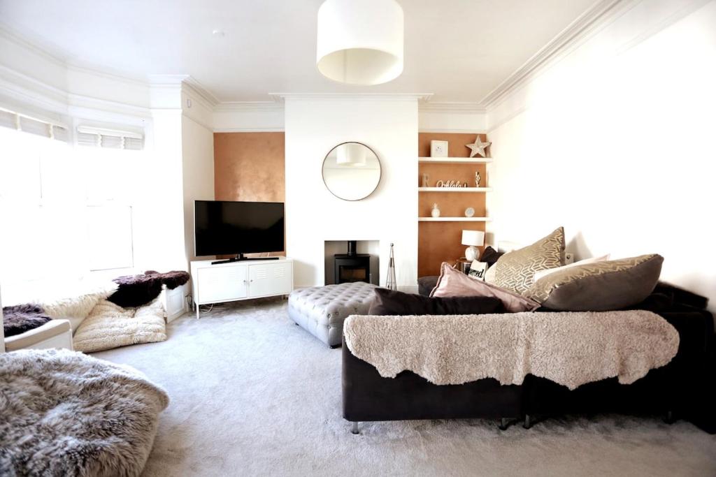 a living room with a couch and a tv at Sandy Feet Retreat in Exmouth