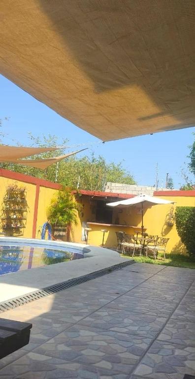 a view of a building with a patio and a pool at Hermosa Casa Colibri in Oaxtepec