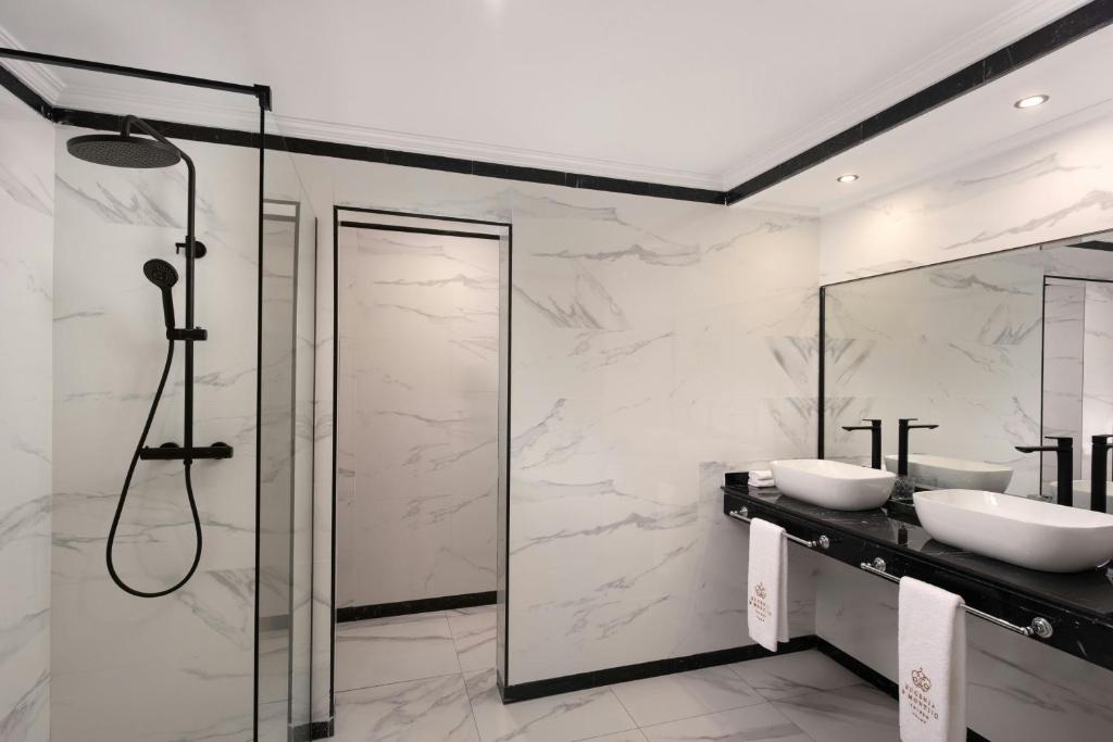 Eugenia de Montijo, Autograph Collection - 3