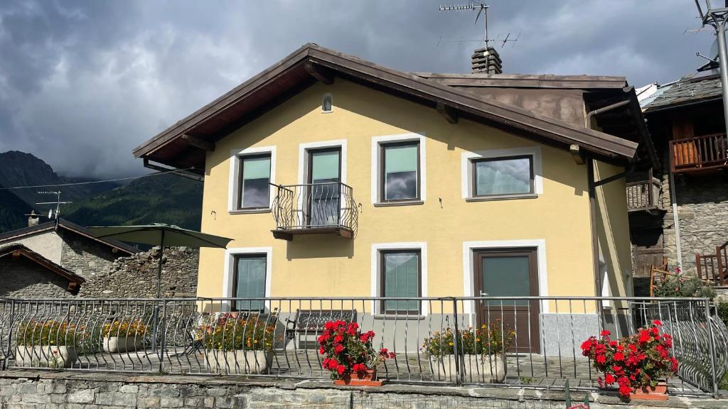 a yellow house with flowers in front of it at La Ville CIR00002 in Allein
