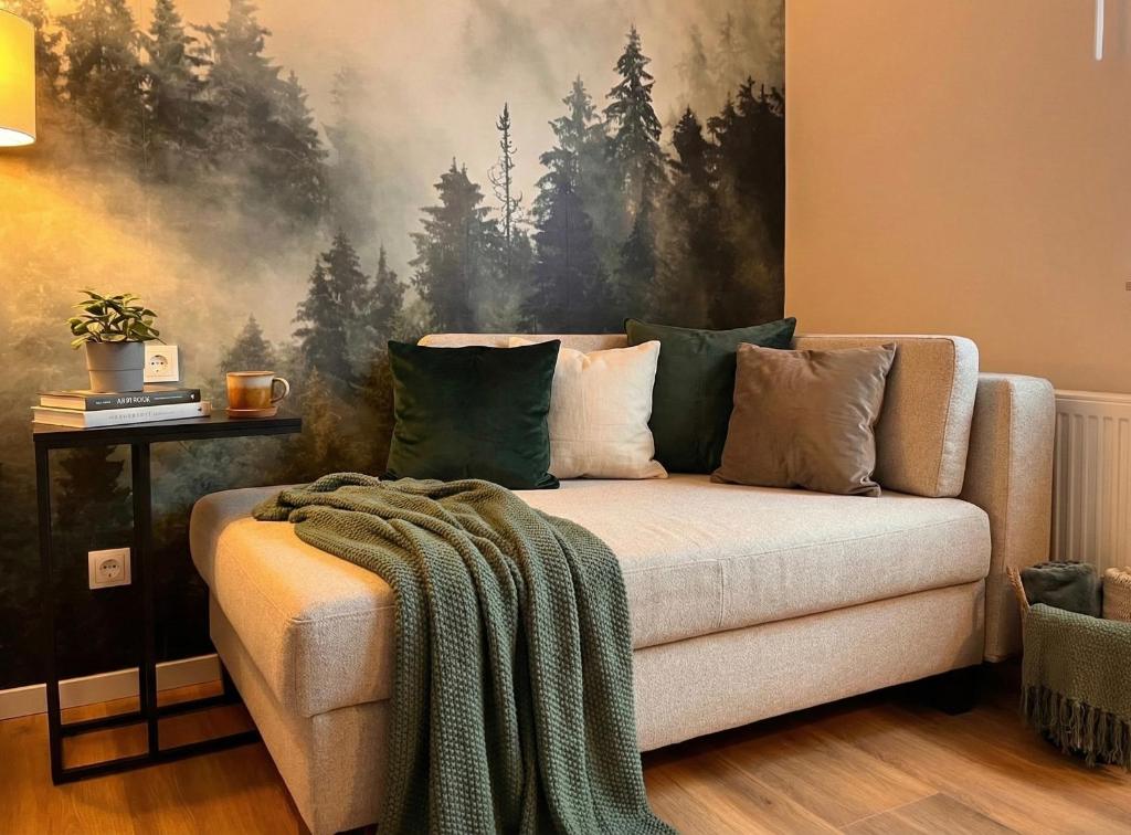 a couch with a blanket on it in a living room at Wohlfühlapartment GUXHAGEN- nähe Bahnhof & A7, schnell in Kassel in Guxhagen