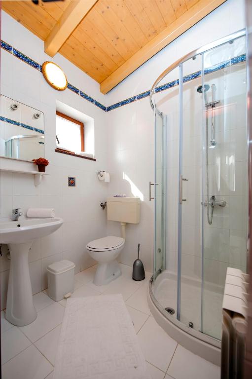 Koupelna v ubytování Apartments Carmelo