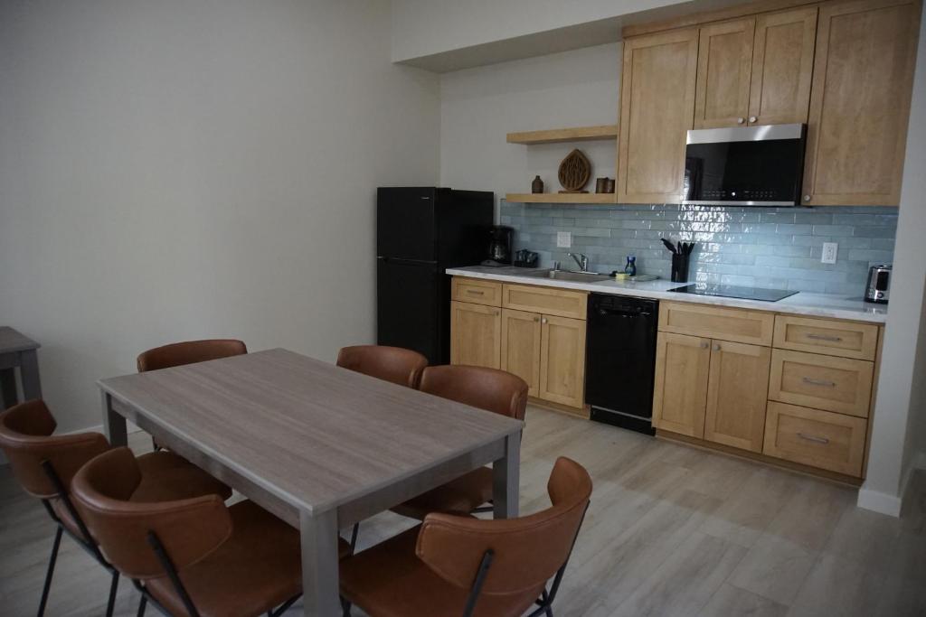 The Palisades Lodge of Big Pine - Apartment With Mountain View