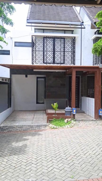 a house with a courtyard in front of it at Omah Sulaem Homestay in Malang