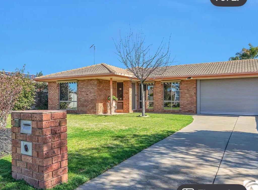 a home with a brick house with a garage at Echucas Pawfect Accommodation - Dog Friendly in Echuca