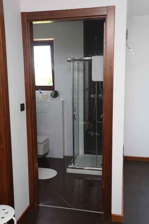 Łazienka w obiekcie Apartment Larin