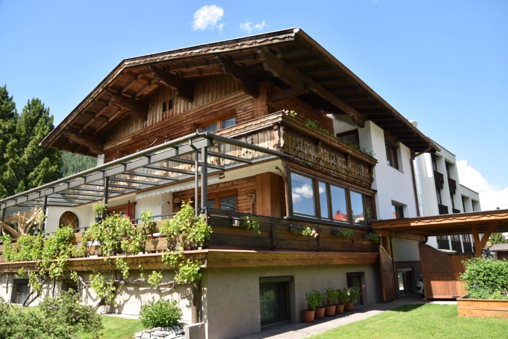a house with a balcony with plants on it at Haus Krößbacher in Fulpmes