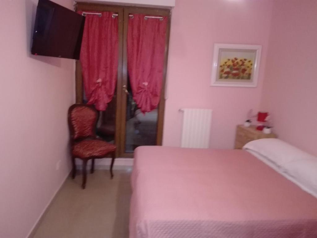 Una cama o camas en una habitación de CENTRAL con PARKING