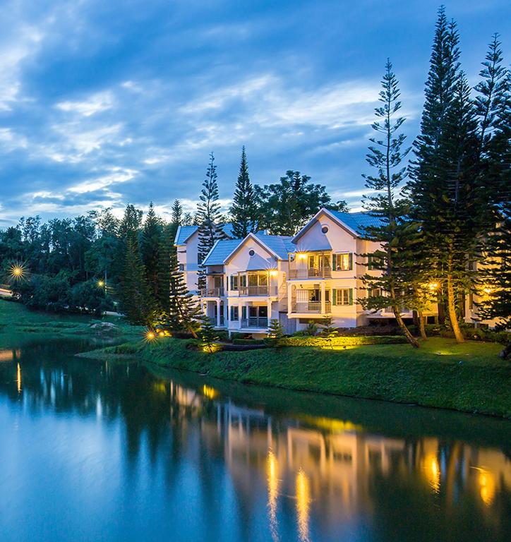 Brookside Valley Resort - Deluxe Room Lake View A
