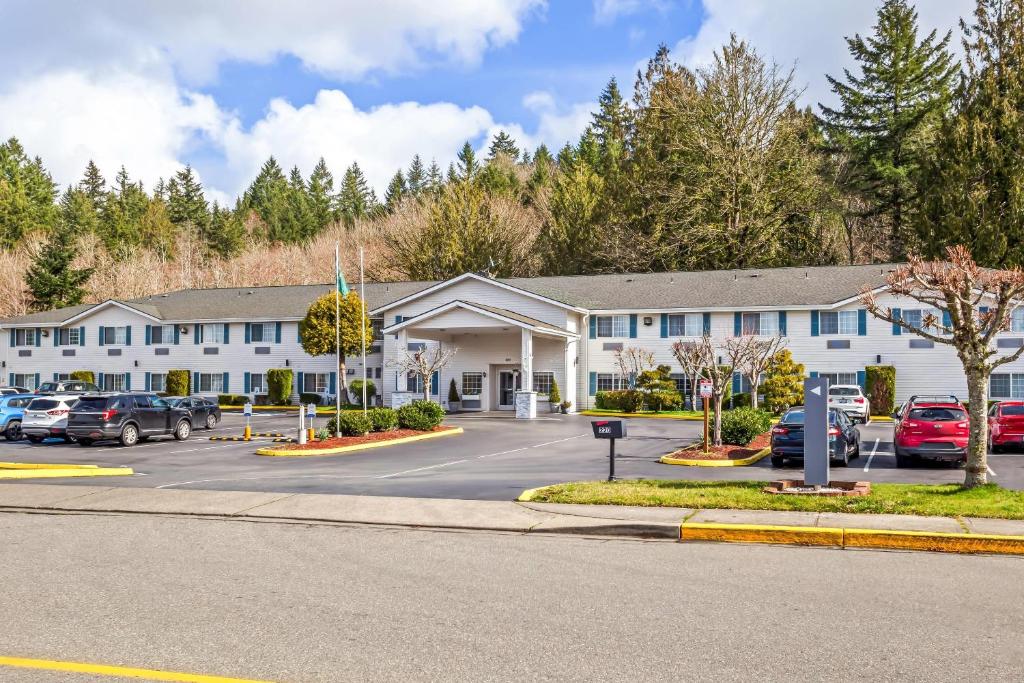 a large white building with cars parked in a parking lot at Quality Inn Port Orchard in Port Orchard
